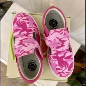 Livie and Luca girls size 3y pink sloth shoe. New.